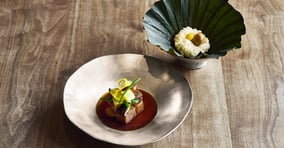 미쉐린가이드에서 서울 37곳과 부산 3곳 등에 스타 레스토랑을 지정했다. 사진은 밍글스 갈비찜과 찹쌀 연잎밥. /사진=미쉐린가이드