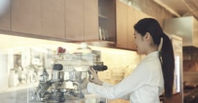 편의점을 운영 중인 A씨는 20대 초반 보다 연령층이 높은 아르바이트생 고용을 선호한다고 밝혔다. /사진=이미지투데이