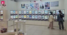 최근 MZ세대 내에서 가챠숍, 인형뽑기 열풍이 불고 있다. 사진은 지난 9일 서울 마포구 홍대 한 가챠숍을 구경 중인 소비자들의 모습. /사진=김인영 기자