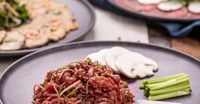 호시우보의 인기 메뉴 명품 육회 삼합. /사진=다이어리알