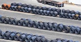 일본제철이 도널드 트럼프 미국 대통령의 행정명령을 바탕으로 US스틸 인수 절차를 마무리하고 있다. 사진은 경기 평택시 포승읍 평택항 수출 야적장에 철강 제품이 쌓여있는 모습. /사진=뉴시스