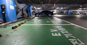 폭염 속 전기차를 효율적으로 운행 하려면 운전자의 꼼꼼한 준비는 필수다. 사진은 서울시내 한 쇼핑물에 위치한 실내 전기차 충전소. /사진=뉴스