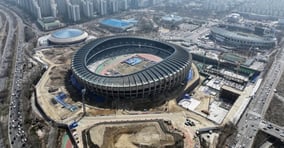 1984년 9월29일 서울 송파구 잠실에 한국 최대 규모인 서울올림픽주경기장이 준공됐다. 사진은 지난 3월23일 서울 송파구 잠실종합운동장 올림픽주경기장에서 리모델링 공사가 진행되는 모습. /사진=뉴스1 