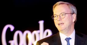 &#039;세상의 모든 정보를 정리하겠다&#039;는 목표 아래 구글이 탄생했다. 사진은 2012년 9월27일 에릭 슈미트 구글 회장이 서울 그랜드 인터콘티넨탈 호텔에서 열린 기자간담회에 참석해 차세대 안드로이드 기기 &#039;넥서스7&#039;을 발표하고 있는 모습. /사진=머니투데이