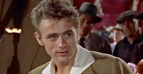 올해는 제임스 딘의 사망 70주기다. 사진은 제임스 딘의 모습. 제임스 딘의 사진 등의 권리를 가지고 있는 씨엠지 월드와이드(CMG Worldwide)는 &#039;제임스 딘&#039; 공식 페이스북을 만들어 운영하고 있다. /사진=제임스 딘 페이스북 캡처