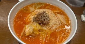 이북 음식들과 함께 판매됐던 김치말이는 고깃집의 후식 메뉴로 대중화됐다. 사진은 미필담의 김치말이 국수/사진=다이어리알