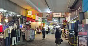 광장시장에 최근 마뗑킴, 키르시, 코닥 등 트렌디한 패션 브랜드 오프라인 매장이 입점했다. 사진은 지난 17일 광장시장의 모습. /사진=김인영 기자