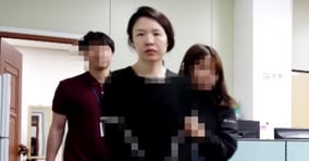 대법원이 살인·사체 손괴·사체 은닉 혐의로 구속기소된 고유정에게 무기징역을 확정했다. 해당 장면은 고유정이 경찰 조사를 받기위해 도착한 모습. /사진=유튜브 채널 &#039;비디오머그&#039; 캡처