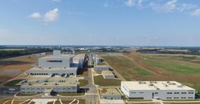 올해 3분기 미 관세 여파로 금호타이어와 넥센타이어의 영업이익이 감소한 가운데 한국타이어는 원가 절감 효과에 힘입어 실적이 개선됐다. 사진은 한국타이어 미국 테네시공장 전경. /사진=한국타이어 