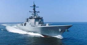글로벌 해군 현대화 수요가 커지는 가운데 국내 조선업계가 특수선 역량을 키우며 세계 각국의 함정 수주전에 뛰어들고 있다. 사진은 HD현대중공업이 건조해 해군에 인도한 차세대 이지스 구축함 &#039;정조대왕함&#039;의 시운전 모습. /사진=HD현대