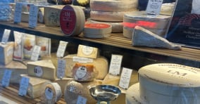 프랑스는 치즈 등 자국의 숙성·발효 음식을 국내에 알리고 있다. 사진은 르므니에 압구정점에 진열된 치즈. /사진=다이어리알