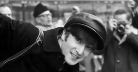 1980년 12월8일. 평화를 노래하던 존 레논이 총격을 당해 사망했다. 사진은 1964년 1월 프랑스 파리에서 일상을 보내던 존 레논의 모습. /사진=로이터