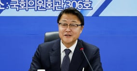 주형철 더불어민주당 집권플랜본부 K먹사니즘본부장이 지난 2월6일 서울 여의도 국회의원회관에서 열린 집권플랜본부 신년 세미나 '성장은 민주당 대한민국 성장전략'에 참석해 발제하고 있다. /사진=뉴스