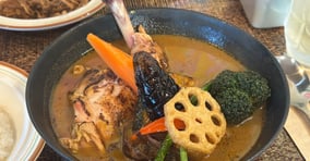  '스프카레'는 걸쭉한 일반 일본식 카레와 달리 맑은 육수에 여러 향신료를 더해 국물 요리처럼 즐긴다는 점이 특징이다. 사진은 카레시의 스프카레. /사진=다이어리알