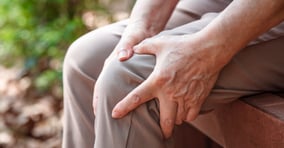 무릎 통증 치료법이 주목된다. 사진은 기사 내용과는 무관함. /사진=클립아트코리아