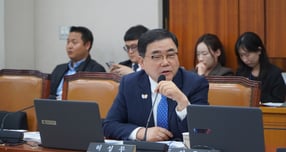 24일 서울 여의도 국회에서 열린 산업통상자원중소벤처기업위원회의 산업통상자원부 등 종합감사에서 질의하고 있는 허성무 더불어민주당 의원./사진=허성무 의원실 제공