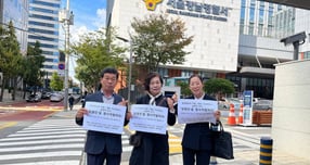 영풍그룹의 전 대표이사이자 현 고문인 장형진씨에 대한 형사 고발 사건 수사가 본격화되고 있다. 사진은  낙동강상류환경피해주민대책위원회와 민주사회를 위한 변호사모임이 경찰에 정식 수사를 의뢰한 모습. /사진=낙동강상류환경피해주민대책위원회