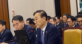 김윤덕 국토부 장관이 공급 대책의 필요성을 인정했다. 사진은 29일 국회 국토교통위원회 국정감사에서 의원들의 질의에 응답하고 있는 김 장관. /사진=최성원 기자