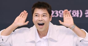 &#039;리얼 연애실험실 독사과&#039; 시즌2 MC 전현무가 주인공을 향한 애플녀의 맞춤형 플러팅에 부러움을 드러낸다. 사진은 지난달 2일 방송인 전현무가 서울 양천구 목동 SBS사옥에서 진행된 SBS 예능 &#039;우리들의 발라드&#039; 제작발표회에 참석해 포즈를 취하고 있는 모습. /사진=머니투데이