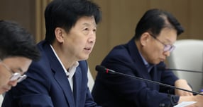 3차 상법 개정안과 세법 개정안이 연내 추진될 것으로 전망되는 가운데 고배당 ETF에 관심이 쏠린다. 사진은 지난달 9일 오후 서울 중구 대한상공회의소에서 열린 더불어민주당 코스피5000특위·경제형벌민사책임합리화TF와 경제 8단체의 간담회에서 오기형 특위 위원장이 모두발언을 하는 모습. /사진=뉴스