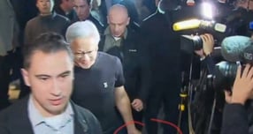 젠슨 황 '치맥 회동'서 돌린 바나나맛 우유 덕에… 빙그레 '함박웃음'