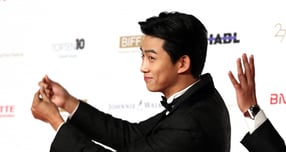 배우 옥택연이 내년 봄 비연예인 여성과 결혼한다. 사진은 지난 2022년 옥택연이 부산 해운대구 영화의전당에서 열린 제27회 부산국제영화제 개막식 레드카펫 행사에 참석했던 모습. /사진=뉴시스