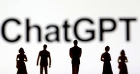 미국의 한 학습 플랫폼 기업이 생성형 AI가 확산돼 매출이 급감하자 전체 직원의 45%를 해고했다. 사진은 챗지피티 로고와 미니어처. /사진=로이터