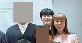 코요태 신지가 예비 남편인 가수 문원과 함께 부친 고희연에 동반 참석했다. /사진=신지 인스타그램 캡처