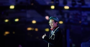 APEC 정상회의 환영 만찬 무대에 선 가수 지드래곤을 향해 각국 정상들이 칭찬을 아끼지 않은 가운데 특히 마르셀로 에브라드 멕시코 경제장관이 극찬을 아끼지 않았다. 사진은 가수 지드래곤이 지난 31일 경북 경주시 라한셀렉트호텔에서 열린 2025 아시아태평양경제협력체(APEC) 정상회의 만찬에서 공연을 펼치는 모습. /사진=뉴스1(대통령실 제공)