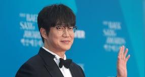 가수 성시경(46)이 10년 넘게 함께한 매니저에게 금전적 피해를 입었다. 사진은 가수 성시경이 지난5월 서울 강남구 코엑스에서 열린 제61회 백상예술대상 시상식에서 포즈를 취하는 모습. /사진=뉴시스