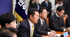 정청래 더불어민주당 대표가 3일 서울 여의도 국회에서 열린 최고위원회의에서 &quot;정부와 함께 대미 투자 관련 특별법을 준비하고 신속히 처리하겠다&quot;고 전했다. /사진=뉴시스