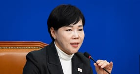 전현희 더불어민주당 사법불신 극복·사법행정 정상화 TF 단장이 3일 서울 여의도 국회에서 열린 자당 사법불신 극복·사법행정 정상화 TF 출범식에 참석해 &quot;연내 통과를 목표로 사법행정 정상화법 논의에 착수하겠다&quot;고 밝혔다. /사진=뉴스