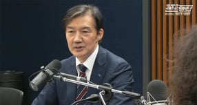 조국 조국혁신당 비상대책위원장이 3일 유튜브 채널 &#039;김어준의 겸손은 힘들다 뉴스공장&#039;에 출연해 &quot;당이 필요로 하는 곳이면 어느 선거든 출마하겠다&quot;고 밝혔다. 해당 장면은 조국 조국혁신당 비상대책위원장이 진행자 질문에 답하는 모습. /사진=유튜브 채널 &#039;김어준의 겸손은 힘들다 뉴스공장&#039; 캡처