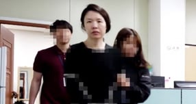 대법원이 살인·사체 손괴·사체 은닉 혐의로 구속기소된 고유정에게 무기징역을 확정했다. 해당 장면은 고유정이 경찰 조사를 받기위해 도착한 모습. /사진=유튜브 채널 &#039;비디오머그&#039; 캡처