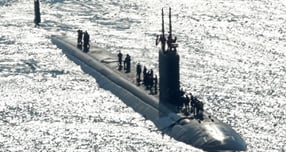 핵추진 잠수함은 바다속에서 장시간 작전을 수행할 수 있는 군함으로 잠수함 내부에는 원자로가 탑재된다. 사진은 지난 2월10일 미국 해군 로스엔젤레스급 핵추진 잠수함 알렉산드리아함이 부산 남구 해군작전사령부 부산작전기지에 입항하고 있는 모습. /사진=뉴스