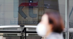 해킹 사태 고개 숙인 KT, 전 고객 유심 무상 교체 하기로