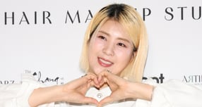 개그우먼 겸 유튜버 강유미가 성폭행 피해 사실을 고백한 유튜버 곽혈수에게 후원금과 함께 공개 지지를 보냈다. 사진은 개그우먼 겸 유튜버 강유미 모습. /사진=뉴스