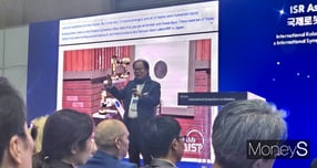 오준호 삼성전자 미래로봇추진단 단장이 5일 고양시 킨텍스에서 열린 &#039;국제로봇심포지엄X국제로봇비즈니스컨퍼런스&#039;에서 발표를 하고 있는 모습. /사진=김이재 기자