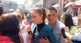 "뒤에서 가슴을"… 멕시코 첫 여성 대통령, 길거리서 성추행 당했다