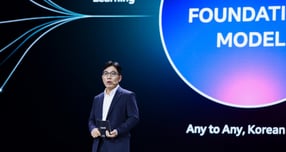 김유원 네이버클라우드 대표가 6일 삼성 코엑스에서 열린 네이버 콘퍼런스 &#039;단25&#039;에서 자사의 청사진을 밝히고 있다. /사진=네이버 