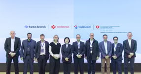 토스뱅크는 스위스 금융 대표단과 만나 성과를 공유하고 지속가능한 성장을 도모했다. 사진은 지난 5일 서울 강남구 토스뱅크 사옥에 방문한 스위스 대표단과 이은미 토스뱅크 대표(가운데). /사진=토스뱅크