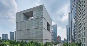 아모레퍼시픽이 온오프라인에서의 판매 확대와 주요 브랜드의 글로벌 확산에 힘입어 국내와 해외에서 수익성을 개선했다. 사진은 아모레퍼시픽 사옥 전경. /사진=아모레퍼시픽