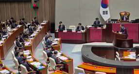 김민석 국무총리는 한미 정상회담을 계기로 한국형 핵추진 잠수함 건조 논의가 본격화되는 가운데 이에 대한 중국 측 반응과 관련해 &quot;중국은 핵 비확산 의무를 충실히 지키는 것이 중요하다는 입장을 밝혔다&quot;고 말했다. 사진은 이날 오후 예산결산특별위원회 종합정책질의가 진행되는 모습. /사진=김성아 기자