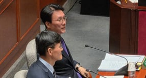 김민석 국무총리가 윤석열 정부 시절 이뤄진 공공자산 헐값 매각 의혹에 대해 전수조사를 지시했다고 했다. 사진은  6일 오후 서울 여의도 국회에서 열린 예산결산특별위원회 종합정책질의에 참석한 김 총리의 모습. /사진=김성아 기자