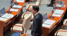 김민석 국무총리가 연금 문제와 관련해 &quot;정부 차원에서 일종의 구조 개혁안을 포함한 안을 내야 하는 시기인가 하는 것에 대해서는 조금 생각을 해 보겠다&quot;며 &quot;모수 개혁을 올해 초에 끝낸 만큼 우선은 국회에 있는 연금 특위에서 진도를 나가야 할 때가 아닌가 싶다&quot;고 밝혔다. 사진은  7일 오후 서울 여의도 국회에서 열린 예산결산특별위원회 종합정책질의에 참석한 김 의원의 모습. /사진=김성아 기자