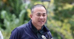 정치 브로커 명태균씨가 8일 서울 종로구 KT광화문빌딩에 마련된 김건희 특검(특별검사 민중기) 사무실에 오세훈 서울시장과의 대질 조사를 위해 참고인 신분으로 출석하며 입장을 밝히고 있다. /사진=뉴스