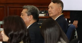 순직해병 특검이 8일 소환 조사에 불응한 윤석열 전 대통령에게 재차 소환 통보를 했다. 사진은 지난 9월26일 윤석열 전 대통령이 서울 서초동 서울중앙지법에서 열린 특수공무집행방해 혐의 재판에 출석한 모습. /사진=뉴스1(사진공동취재단)