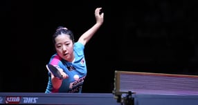 신유빈이 지난 5월22일(현지시각) 카타르 도하 루사일 아레나에서 열린 2025 국제탁구연맹(ITTF) 세계선수권대회 여자단식 16강에 출전해 중국 쑨잉사와 경기하고 있다. /사진=도하(카타르)=뉴시스 류현주 기자(사진공동취재단) 