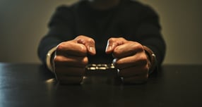 친딸이 6세일 때부터 성범죄를 저지른 50대 남성이 징역 15년을 선고받자 이에 불복해 항소했다. 사진은 기사의 이해를 돕기 위함. /사진=클립아트코리아