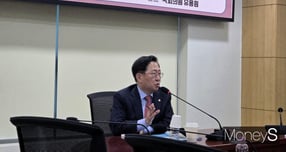 10일 서울 여의도 국회의원회관 제6간담회의실에서 열린 &#039;한국형 원자력 추진 잠수함 사업, 어떻게 추진해야 하나&#039; 세미나에서 유용원 국민의힘 의원이 참석한 의원들의 질문에 답변하던 모습./사진=김대영 기자